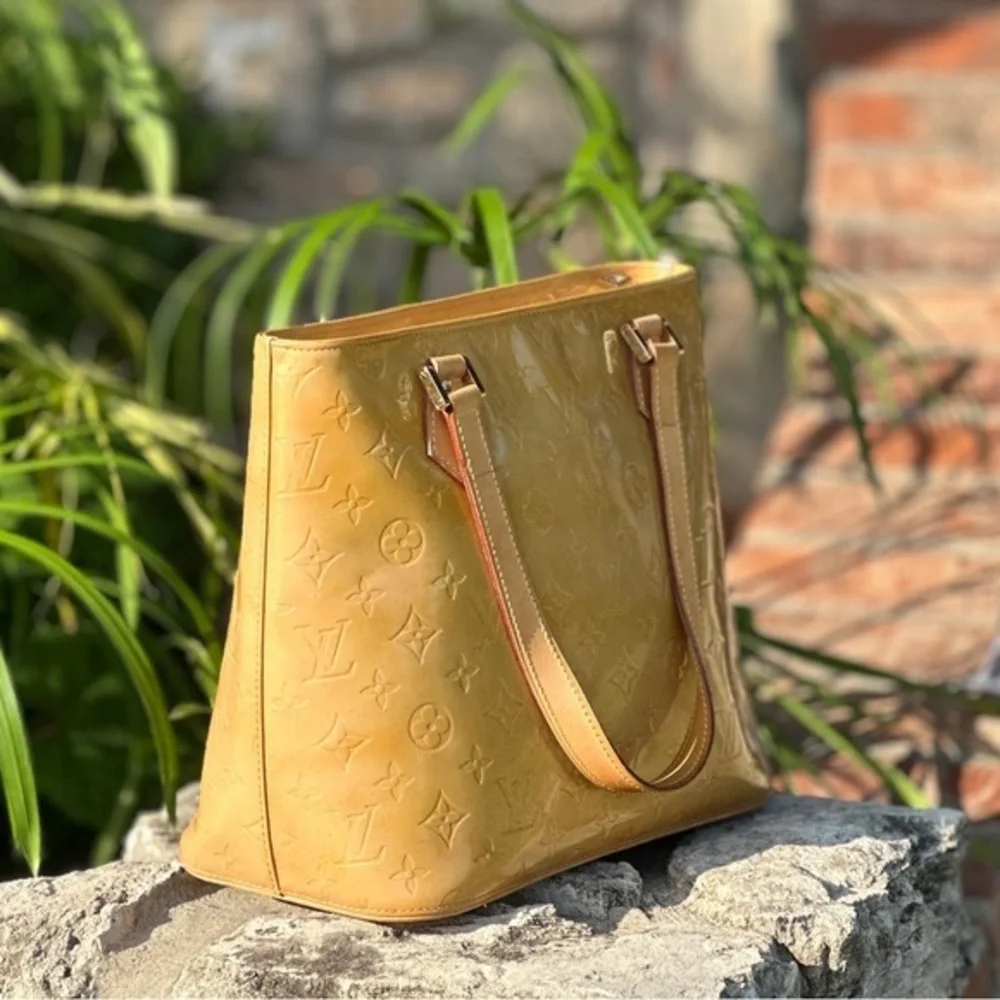 AUTHENTICATED Louis Vuitton Houston handbag/purse. Yellow. Good condition.